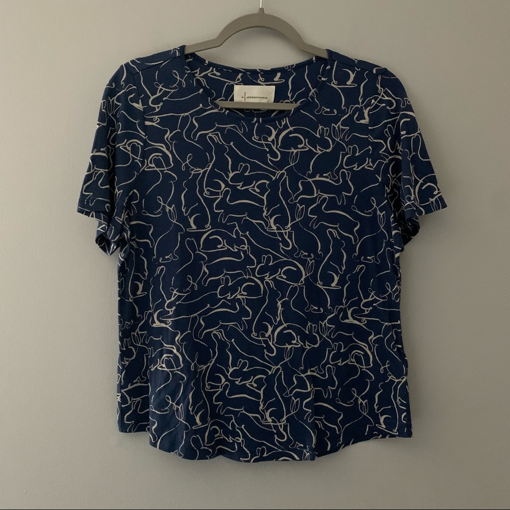 Women’s Anthropologie bunny blue patterned  weekend short sleeve tee M rabbit